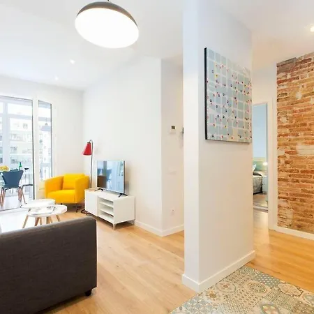 Perfectly Located 4Bed 4Bath Apartment In Eixample Barcelone